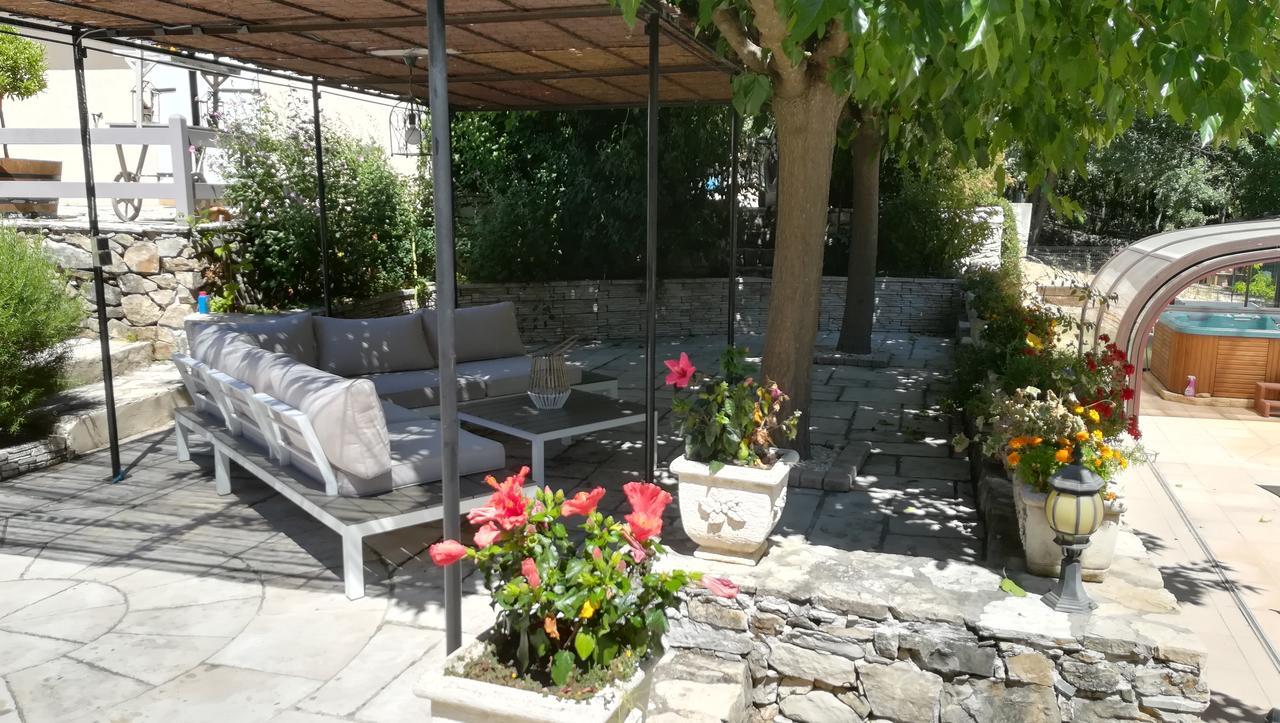 Villa Quinissole Sainte-Anastasie-sur-Issole ภายนอก รูปภาพ