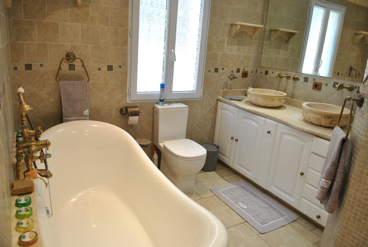 Villa Quinissole Sainte-Anastasie-sur-Issole ภายนอก รูปภาพ